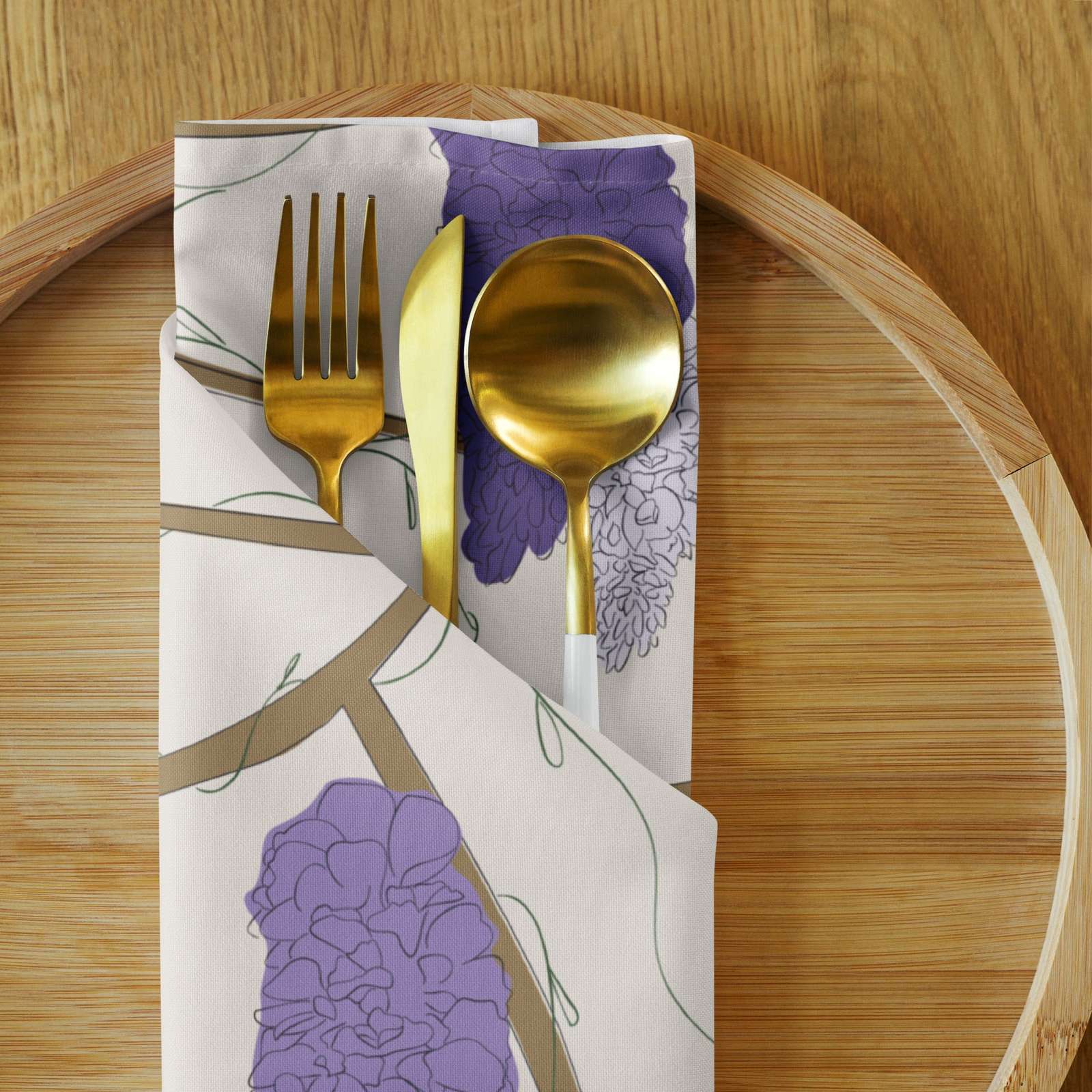 Cloth napkin set in Wisteria Trail Ivory – broadcloth dining linen detail